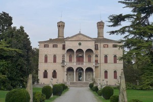 Villa Giustinian, Castello di Roncade